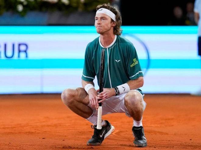 他能輕鬆撕 他能輕鬆撕