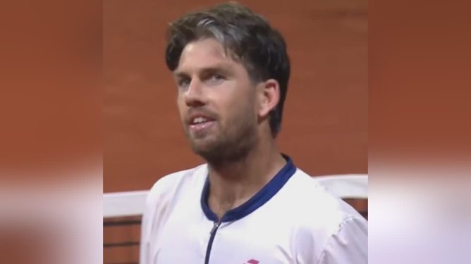 他的肩部力 他的肩部力