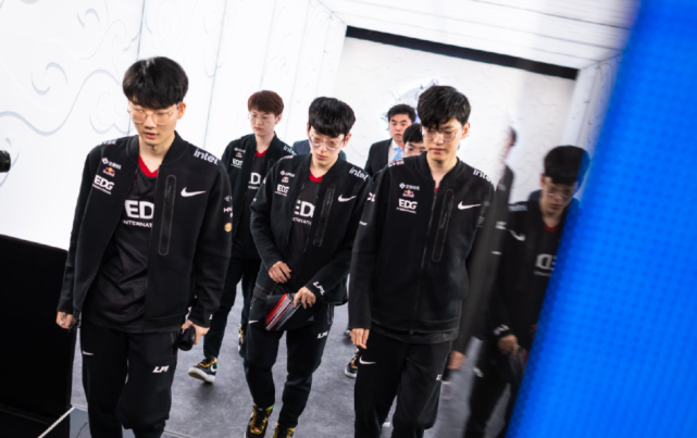 边后卫保留 边后卫保留